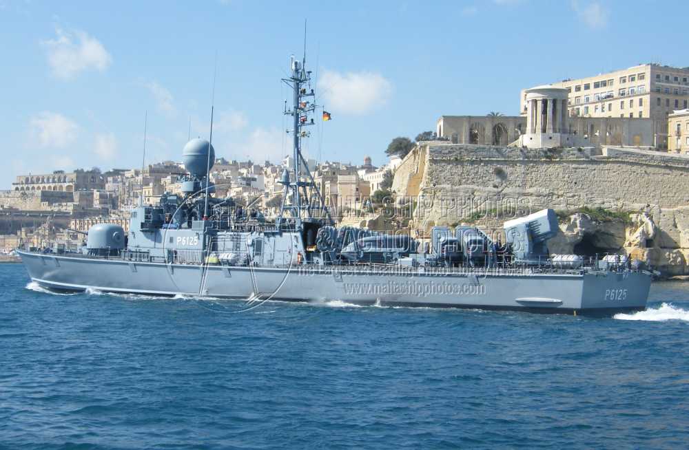Shipguru's tweet image. #GermanNavy #FastAttackCraft #P6125 #FGS_ZOBEL from #UNIFIL #MilitaryDeployment #entering #grandharbourmalta - 03.04.2008 - www.maltashipphotos.com- NO PHOTOS can be used or manipulated without our permission @bundeswehrInfo @WarshipCam @WarshipPorn @WarshipsIFR @warshipworld