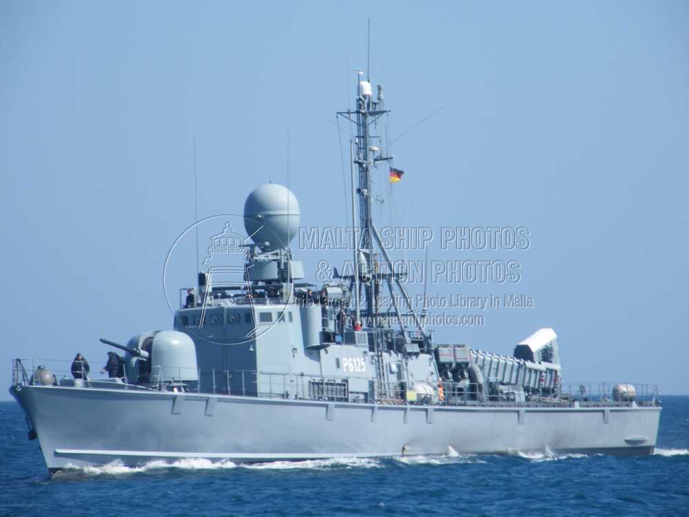 Shipguru's tweet image. #GermanNavy #FastAttackCraft #P6125 #FGS_ZOBEL from #UNIFIL #MilitaryDeployment #entering #grandharbourmalta - 03.04.2008 - www.maltashipphotos.com- NO PHOTOS can be used or manipulated without our permission @bundeswehrInfo @WarshipCam @WarshipPorn @WarshipsIFR @warshipworld