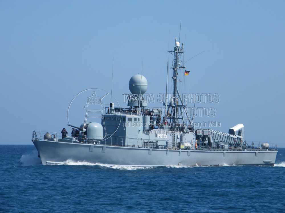 Shipguru's tweet image. #GermanNavy #FastAttackCraft #P6125 #FGS_ZOBEL from #UNIFIL #MilitaryDeployment #entering #grandharbourmalta - 03.04.2008 - www.maltashipphotos.com- NO PHOTOS can be used or manipulated without our permission @bundeswehrInfo @WarshipCam @WarshipPorn @WarshipsIFR @warshipworld