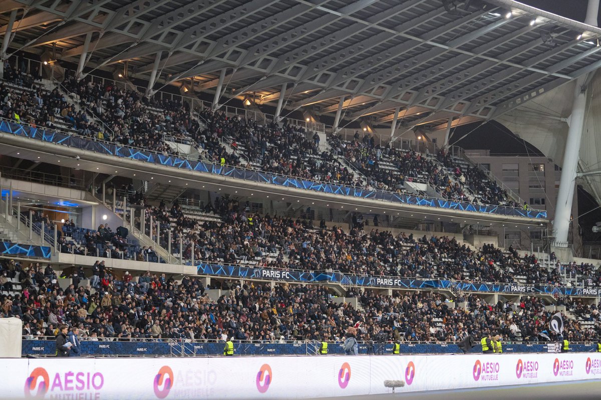🔴 OFFICIEL ! 13 274 spectateurs assistent au match entre le Paris FC et Chelsea en Ligue des champions au stade Charléty. 😍🏟️ C’est le NOUVEAU RECORD d’affluence du club parisien pour son équipe féminine. 👏🏼 📸 @PFC_feminines