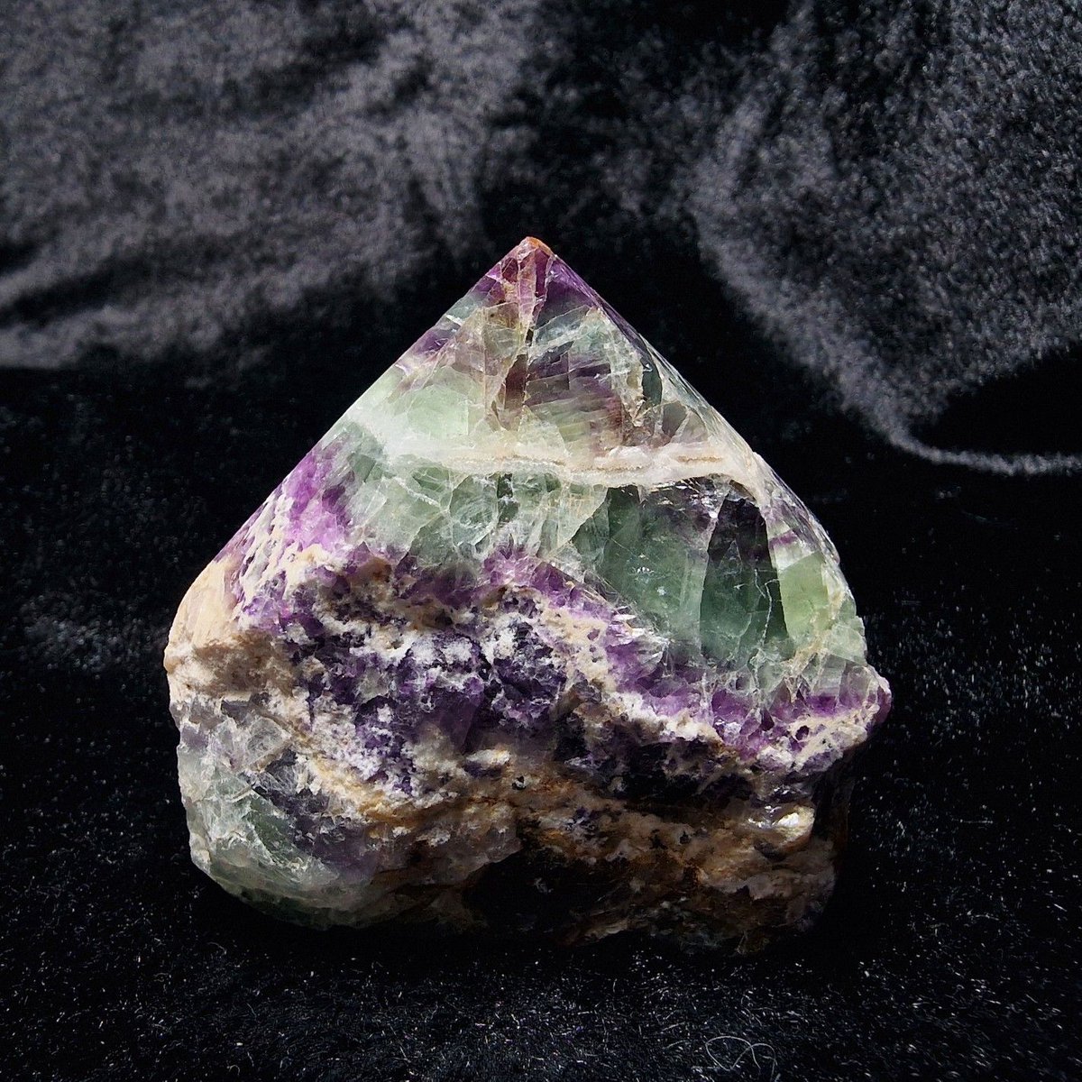 Cristalljoia's tweet photo. Punta pulida de Fluorita Multicolor 🌈✨. Cada pieza, una explosión de colores. Encuentra tu arcoíris personal en Cristalljoia, Barcelona y online. 🌟🔮
https://t.co/uTmpafZva0
#minerales #cuarzo #cuarzosmaestros #crystals #gems #masterquartz https://t.co/nyq9vHgmyL