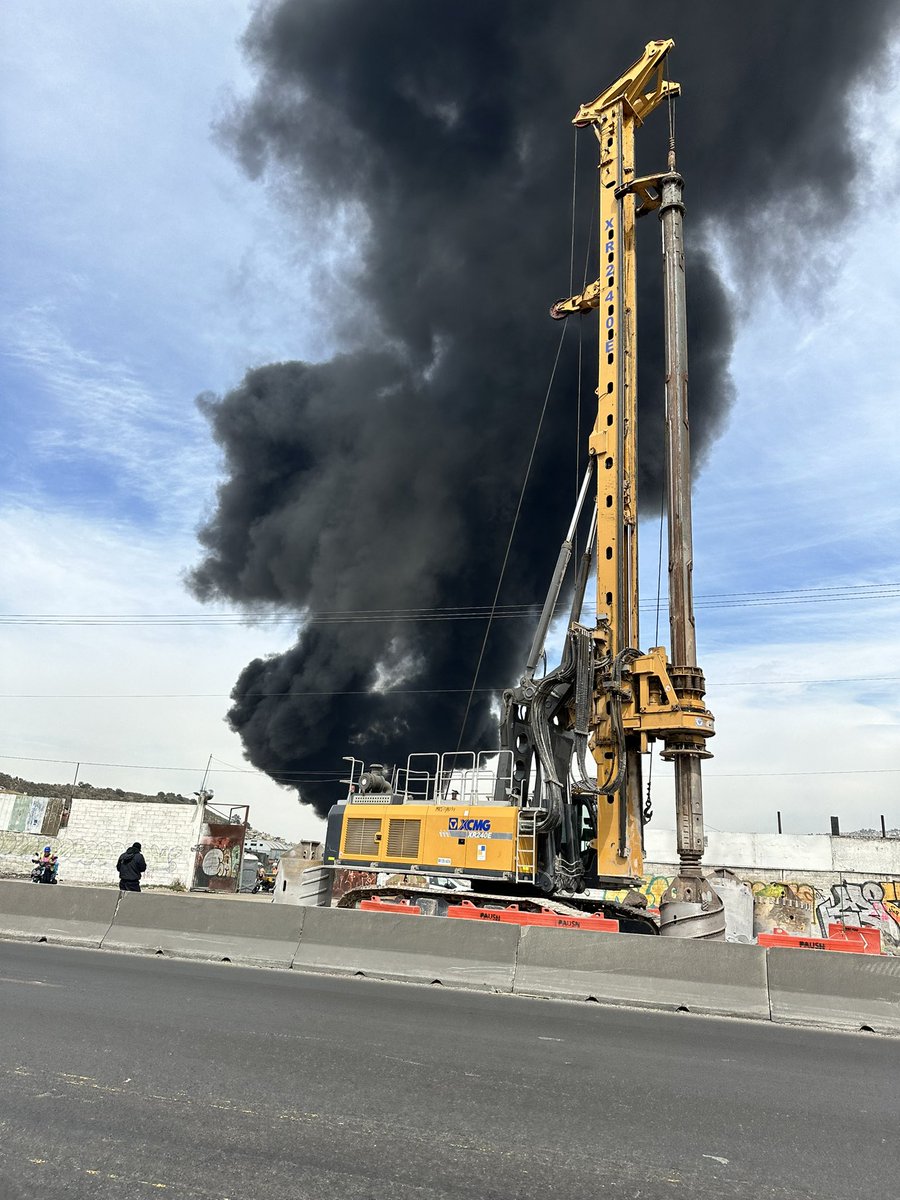 memo_gil's tweet photo. @pciviledomex @Edomex Incendio en Valle de Chalco https://t.co/eVQ4FS00fb