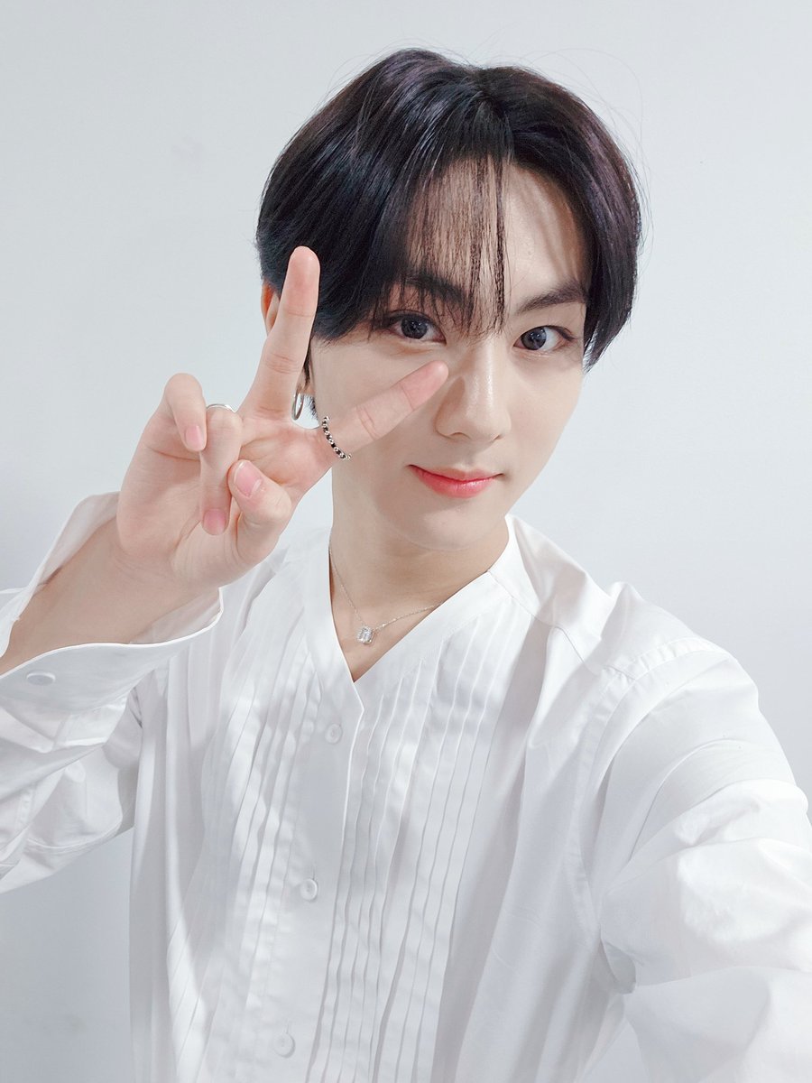 Jungwonpyofc's tweet photo. ﹝💭〢Weverse〢240129﹞

• Post de Jungwon en Weverse.

🐈: Fotos de los premios Golden Disk 

➤ JUNGWON 

‣#JUNGWON #ENHYPEN #엔하이픈_정원 @ENHYPEN_members

©️ Jungwon Paraguay Oficial https://t.co/mmvHbQoYUP