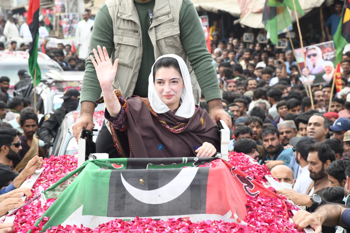 psfmansoor's tweet photo. بیبی آصفہ بھٹو زرداری نے آج بدین کے عوام سے مخاطب ہو کر چیرمین بلاول بھٹو زرداری کا 10 نکاتی منشور کا ذکر کیا
بدین کے عوامی سمندر نے ثابت کردیا کے بدین کی عوام چیرمین بلاول بھٹو زرداری کو وزیراعظم بنانے میں اپنا بھرپور کردار ادا کریں گے۔
@AseefaBZ @BBhuttoZardari https://t.co/J43eaI9RZm