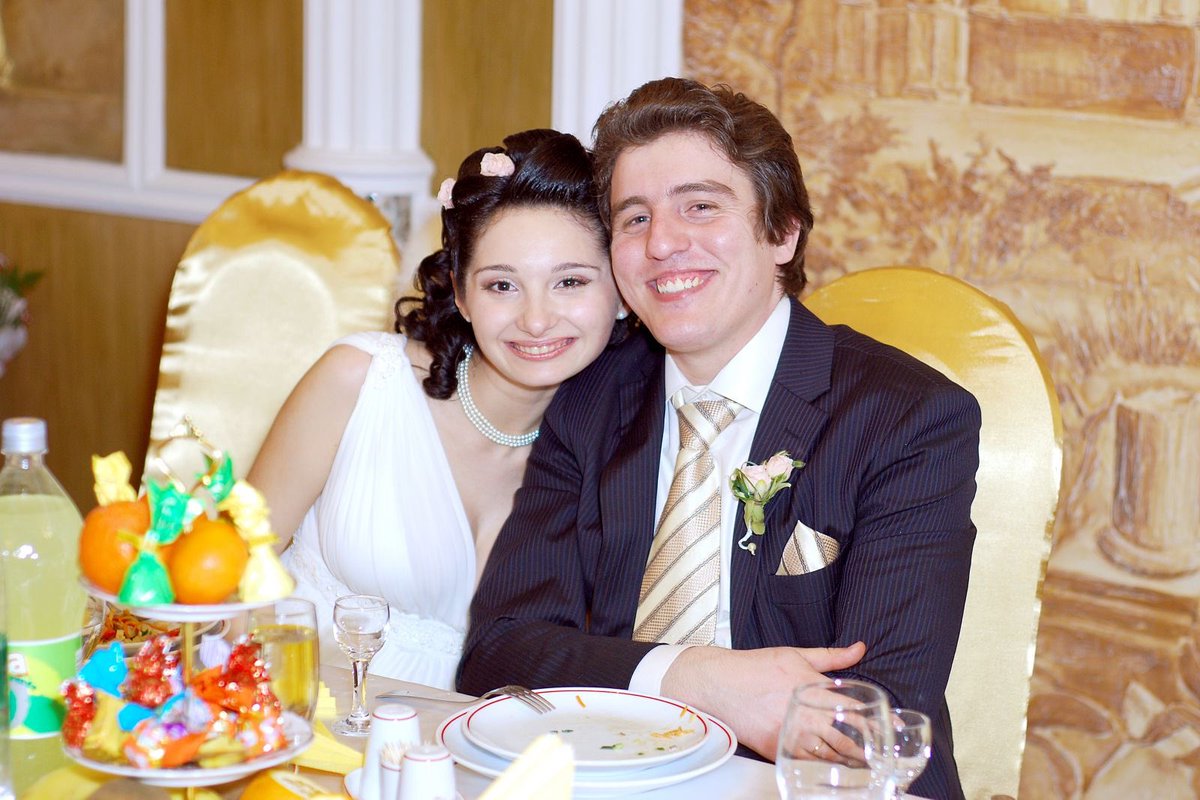 CromatixLab's tweet photo. 🌞 Today we celebrate the crystal wedding.
🍾Cегодня мы отмечаем хрустальную свадьбу. 
❤️ Amar încă odată nouă. 
Poftim la nunta noastră de cristal.
😘15 ani de la nunta noastră sau scurs ca o clipă! 
Cine a fost la nunta noastră poate să confirme că a fost vesel și magie. https://t.co/gz6rDu3z0L