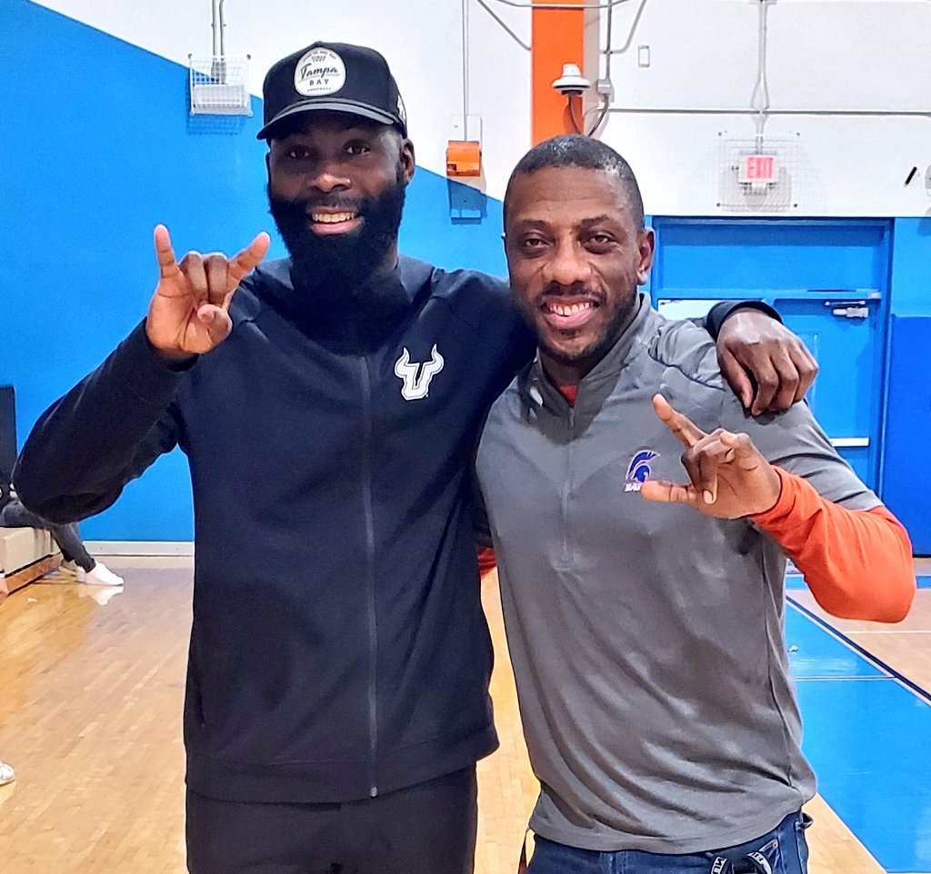 CoachBGraham's tweet photo. Thank you for stopping by The Hill Coach L'Damian Washington. Good to to @USFFootball in Hollywood

@LWashington_2 @HHSpartanSports 
@CoachBGraham https://t.co/hcuPjn0rXn