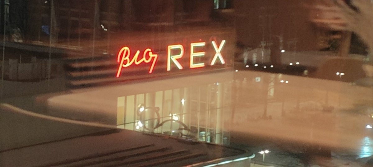 markcousinsfilm's tweet photo. Have been in Helsinki in summer, but never winter.
Neon, mist, noir, gorgeous https://t.co/gjeEpSztrK