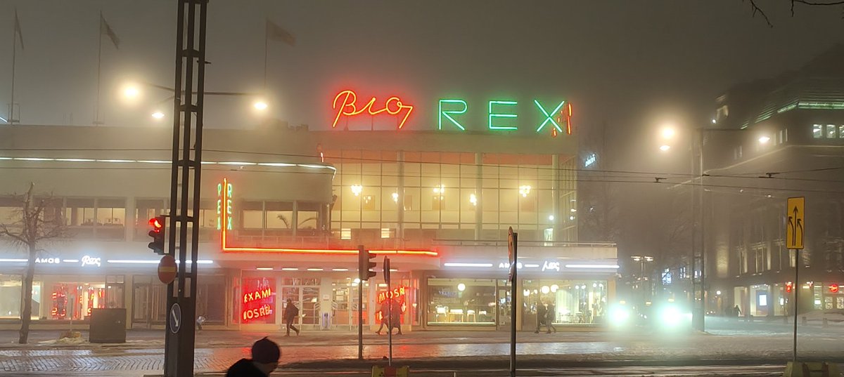 markcousinsfilm's tweet photo. Have been in Helsinki in summer, but never winter.
Neon, mist, noir, gorgeous https://t.co/gjeEpSztrK
