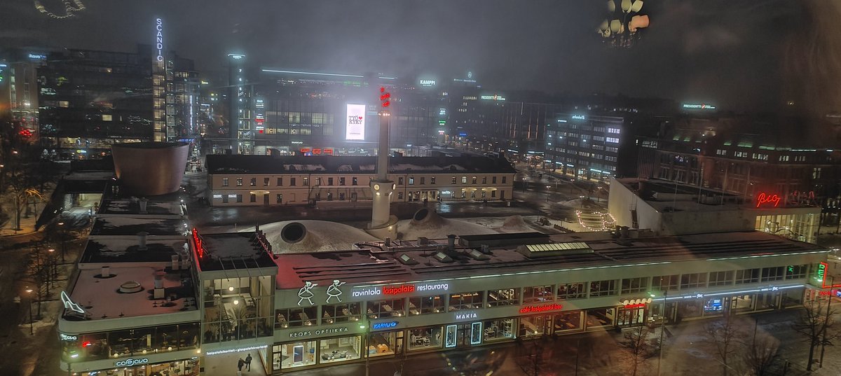 markcousinsfilm's tweet photo. Have been in Helsinki in summer, but never winter.
Neon, mist, noir, gorgeous https://t.co/gjeEpSztrK