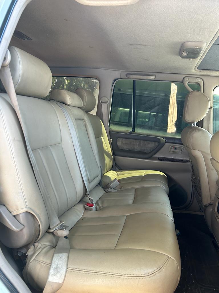 ✳️HOT SALE✅VERY CLEAN UNIT
✅Toyota Landcruiser Amazon TD
 *Ksh 1,850,000* negotiable 
Call 0701888990
DIESEL 
Auto (KBB)
2002
Sunroof
7seater
4200cc
Diesel
Mechanically sound
 *No scratch no dent* 
*First owner*
*Extremely Clean*