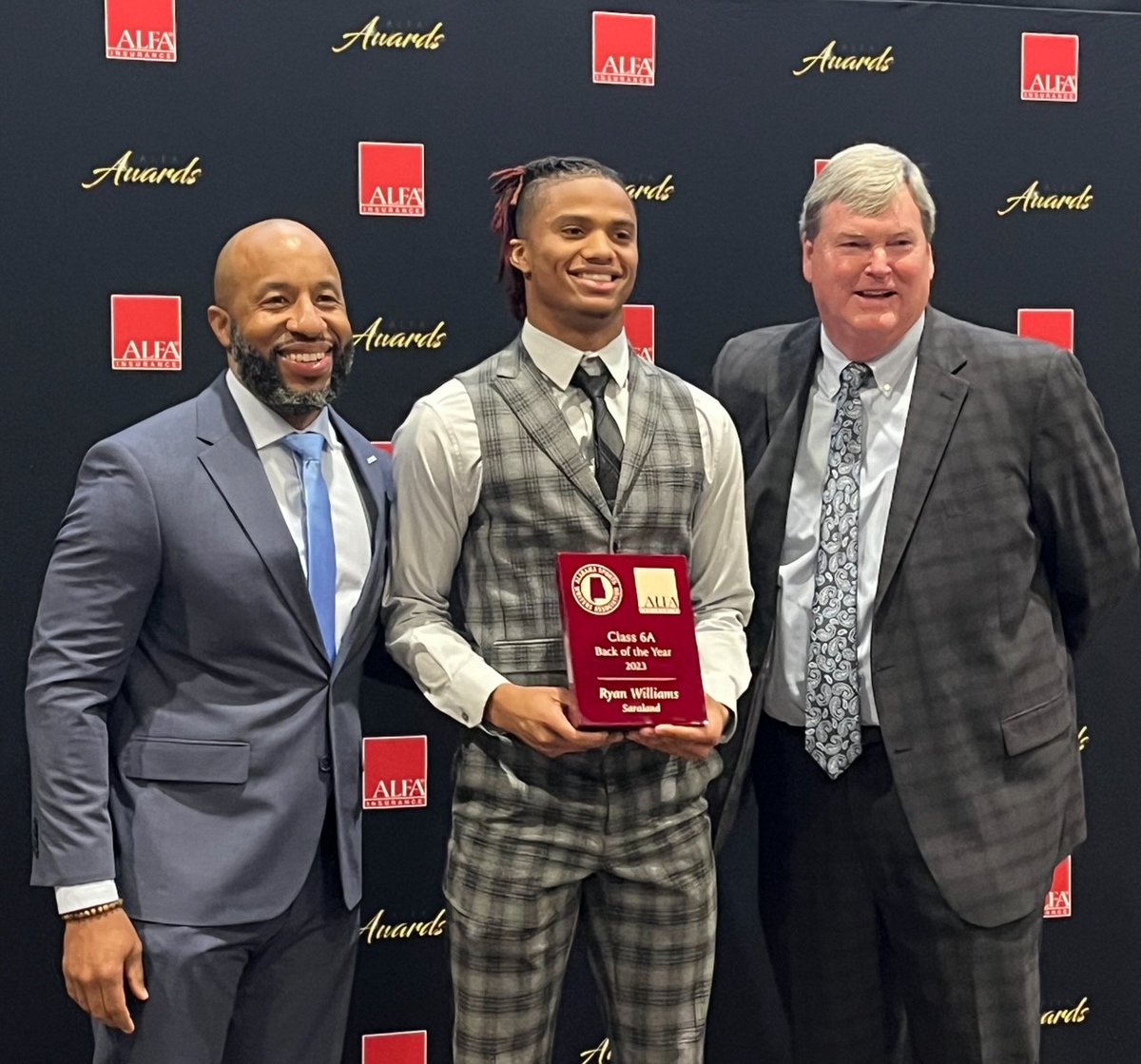 BREAKING: HISTORY MADE! Saraland WR Ryan Williams named first two-time Alabama Mr. Football winner The future Alabama star helped lead @GoSaraland to a 28-2 record the past two seasons @Ryanwms1 @Gerhard_TV FULL @WKRG STORY: wkrg.com/sports/history…