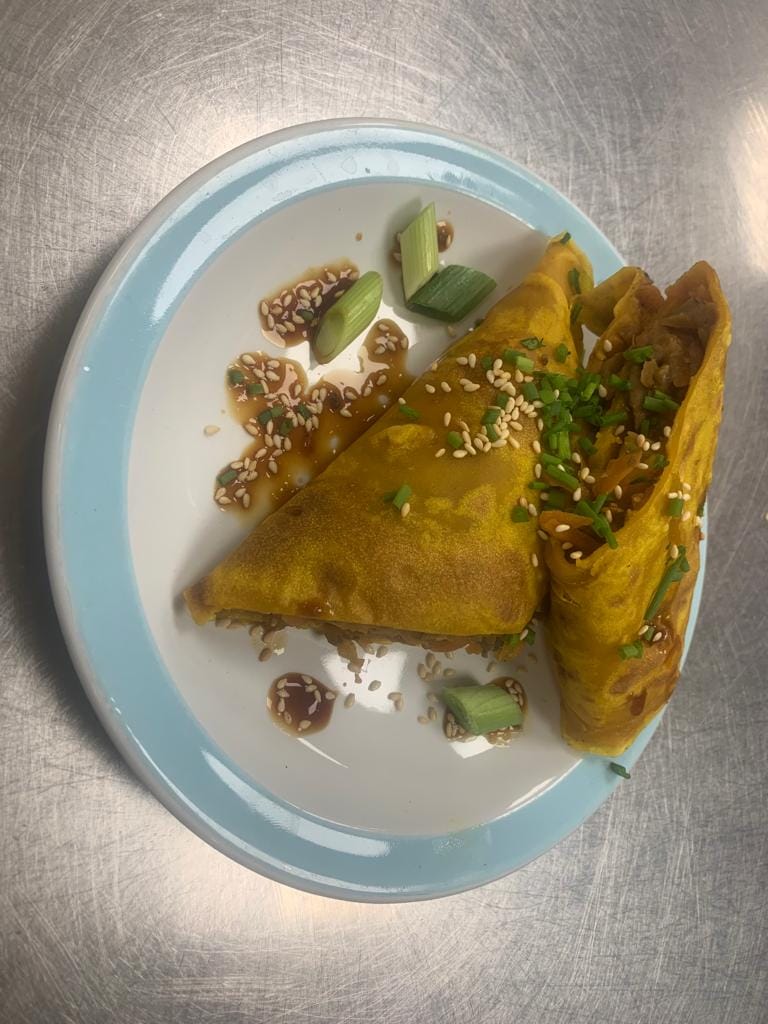 IOweYouNathan's tweet photo. #veganhour @veganhour @VeganChatRoom #veganchatuk #vegan #cooking #fruit #INventionTime
We try to serve our guests two #vegan courses every week! https://t.co/N9KACp2ntI