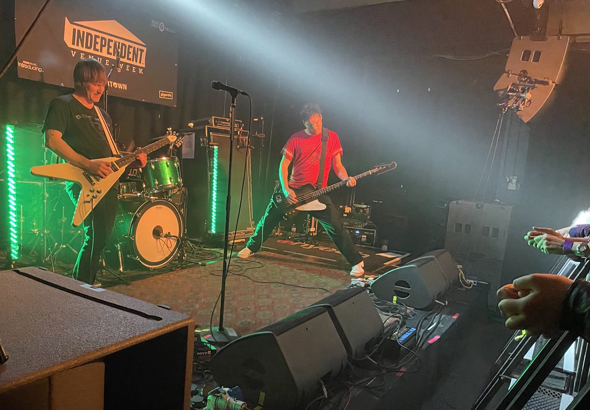 And we will know them by the trail of shred! Thank you ⁦@ashofficial⁩ for joining us last night ⁦@OhYeahCentre in Belfast for⁩ ⁦@IVW_UK⁩. A tremendous start to the week. Also bless ⁦@probpatterns⁩ for supporting. And everyone who came along.