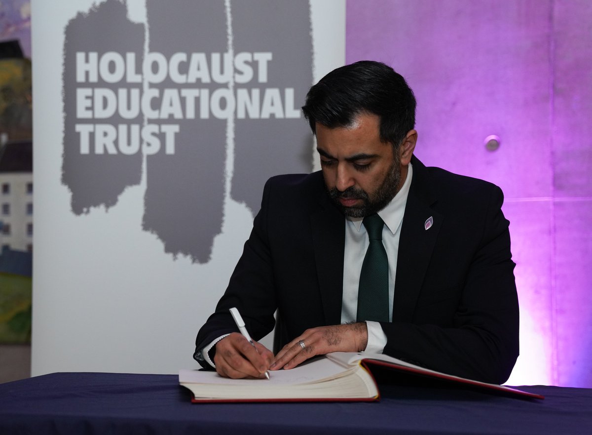 First Minister @HumzaYousaf signed the @HolocaustUK Book of Commitment after a service in memory of all Jewish and other innocent people murdered and persecuted during the Holocaust. The event also included survivor testimonies from Rwandan and Bosnian genocides.