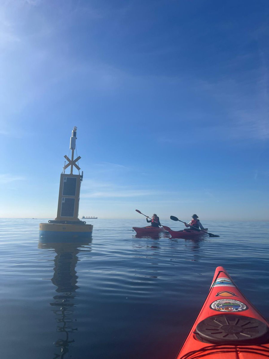 Visitando #MARETO 🤖🌊 frente a Los Baños del Carmen junto a la Sociedad Excursionista de Málaga que rema 🛶

#CienciaCiudadana