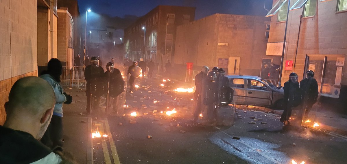 Cole_Jim_1's tweet image. Yesterday, I had a great day at our Public Order Training Centre with officers from our Territorial Support Group completing Advanced Public Order Training. 

I had teams from South East #U42, South West, #U52, North East, #U32, North West, #U22 along with @BTPOSU . Challenging