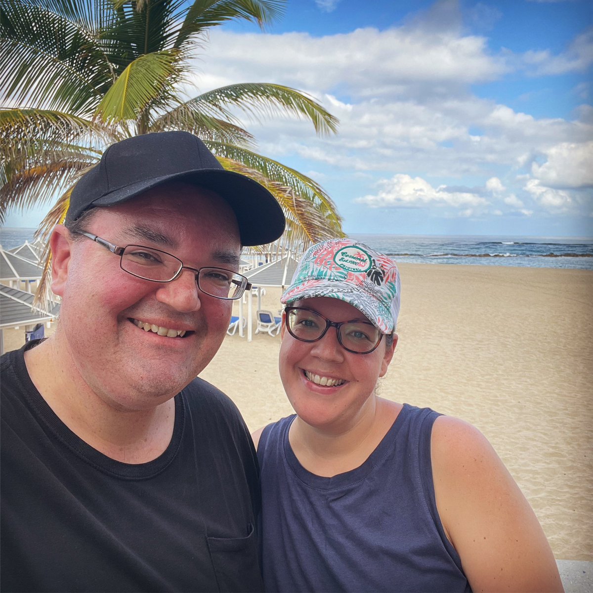 ParoDeeJay's tweet photo. Hello from St. Kitts! We decided to check out the day pass option at Marriott Resort today, and relaxed the heck out of some relaxation!! :D #SaintKitts #StKitts #FrigateBay https://t.co/GpoE9SHhQn