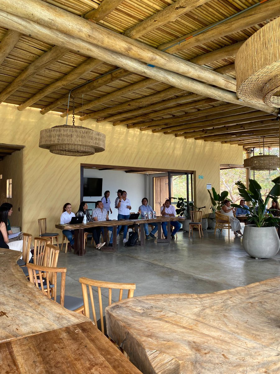 alcaldiagtqboy's tweet photo. @DavidGuateque Alcalde Municipal, participa del Taller sobre experiencias turísticas en el marco del aprovechamiento de la esmeralda como atractivo regional. ✍️⛰️

#AlcaldíaDeGuateque #ValleDeTenza https://t.co/PpW5x32y3n