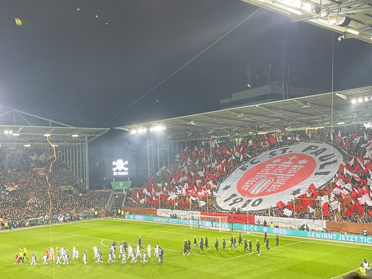 1.: Anstoß zum 🏆-Viertelfinale! FORZA!

#fcsp #dfbpokal #fcspf95 | 0:0