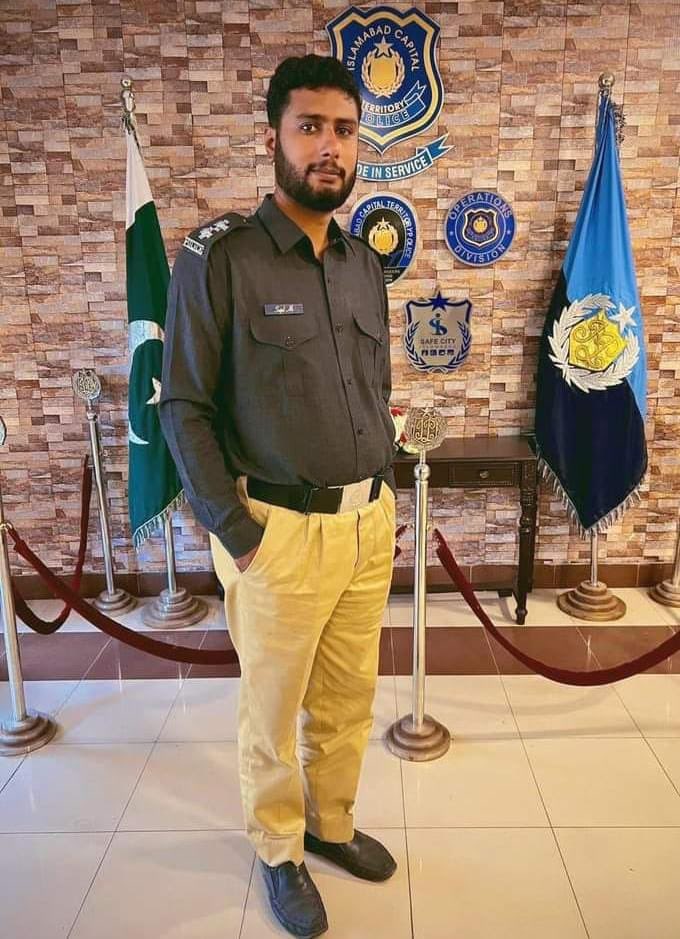 iamAsadLal's tweet image. #مچھ ایس ایچ او ساجد علی سولنگی شہید.
کسی سندھی کو اگر بی ایل اے یا بلوچ یکجہتی تنظیم کے ساتھ ہمدردی ہے تو جان لے ان تعصب پرستوں اور کینہ و بغض رکھنے والوں کیلئے صرف پنجابی دشمن نہیں بلکہ سندھی بھی ہے کیونکہ ساجد شہید کے علاوہ تربت میں بھی ایک سندھی مزدور کو قتل کیا گیا ہے.