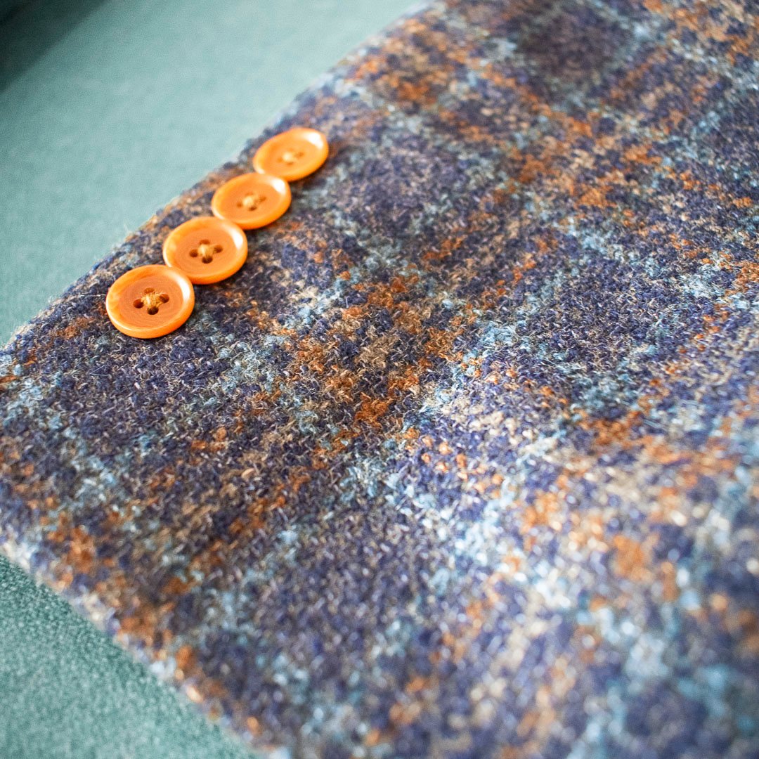 It's all in the details this season... Some close-ups of some new sport coat arrivals - come see them for yourself! Sizes 38R - 46R. View more details and size availability online: hubs.la/Q02jcD2M0