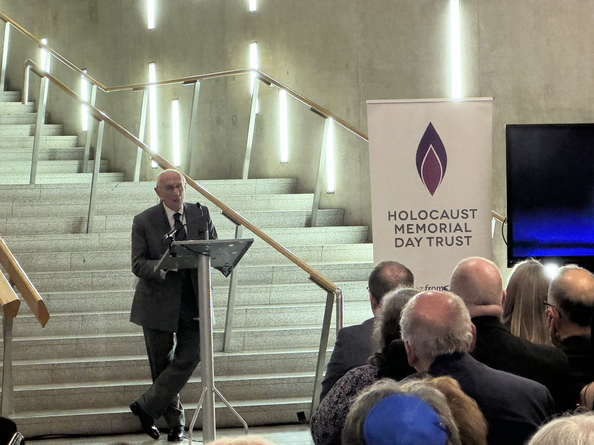 DrPamGosal's tweet photo. This evening I joined colleagues at the #HolocaustMemorialDay reception to remember the 6 million lives lost during the Holocaust.

Thoughtful contributions reminded us of the #FragilityofFreedom.

Proud to sign @HolocaustUK Book of Commitment to stand against prejudice always. https://t.co/DTPZxNHxON