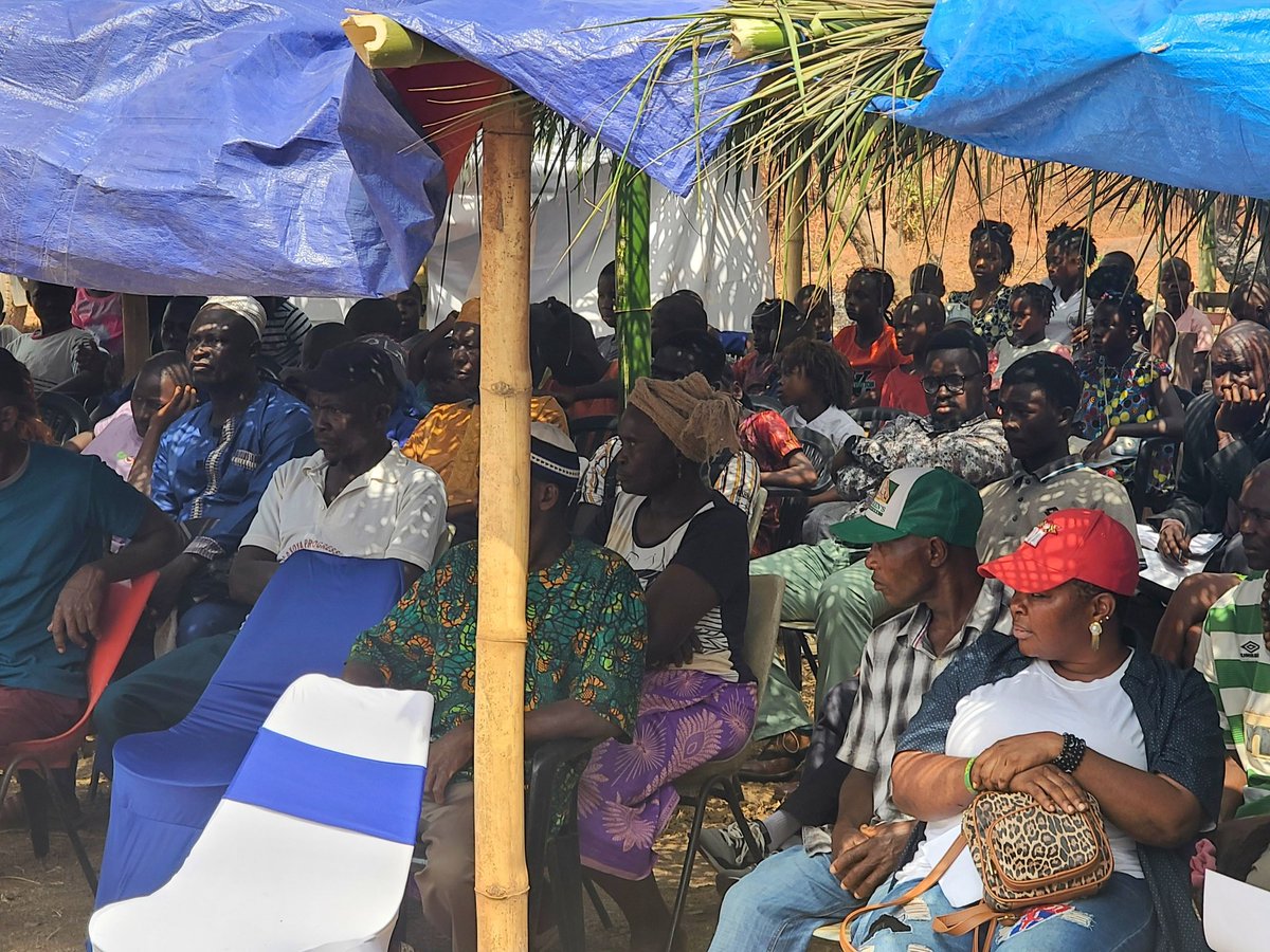 kamandaskamara's tweet image. @Plan_SLE Head of Programmes Implementation @KhadijatuBakarr delving on @PlanGlobal's ambition of All Girls Standing Strong Creating Global Change, @Plan_SLE's priorities and their nexus to the school project &amp;amp; #SierraLeone's national development agenda.
@PlanCanada
#movingtrain