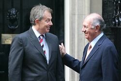 Ahora q marcha @RicardoLagos , recuerdo lo q me dijo Tony Blair en una entrevista. “Bush me encomendó obtener el apoyo d Lagos para la guerra en Irak y cada vez q hablamos, me persuadía de lo contrario”. ¿Quién tuvo razón? Agallas? Blair lo recordaba con admiración. Me sumo.
