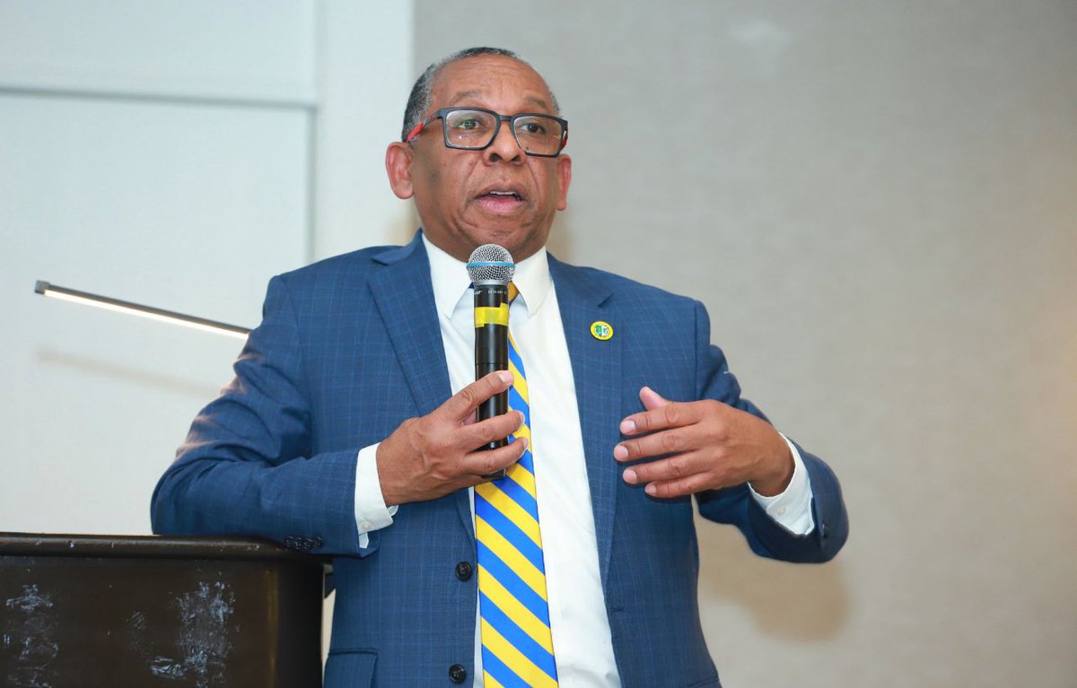 XULApres's tweet photo. It was good to join the legal community of Illinois in a hope-filled evening benefitting higher education in Haiti, along with the Hon. Yolaine Dauphin, Congresswoman @janschakowsky, the Hon. Lionel Jean-Baptiste, &amp; many others. This communal example of service is an inspiration. https://t.co/s00SMFeV2p