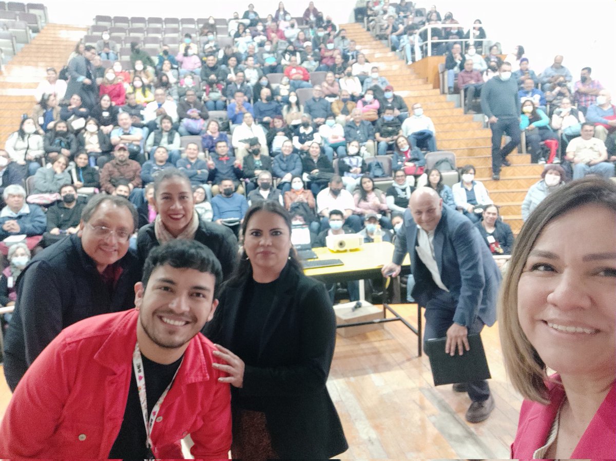 Hoy aprendimos mucho del Dr. <a href="/SalvadorLeanosF/">Salvador Leaños</a> quien nos compartió la conferencia "Ética para liderar como artistas" 👩🏽‍🎨
Quienes organizamos #EleccionesDeCalidad en la Miguel Hidalgo estamos listas y puestos para enseñar a vecinos/as que serán funcionarias/os de casilla 🗳️