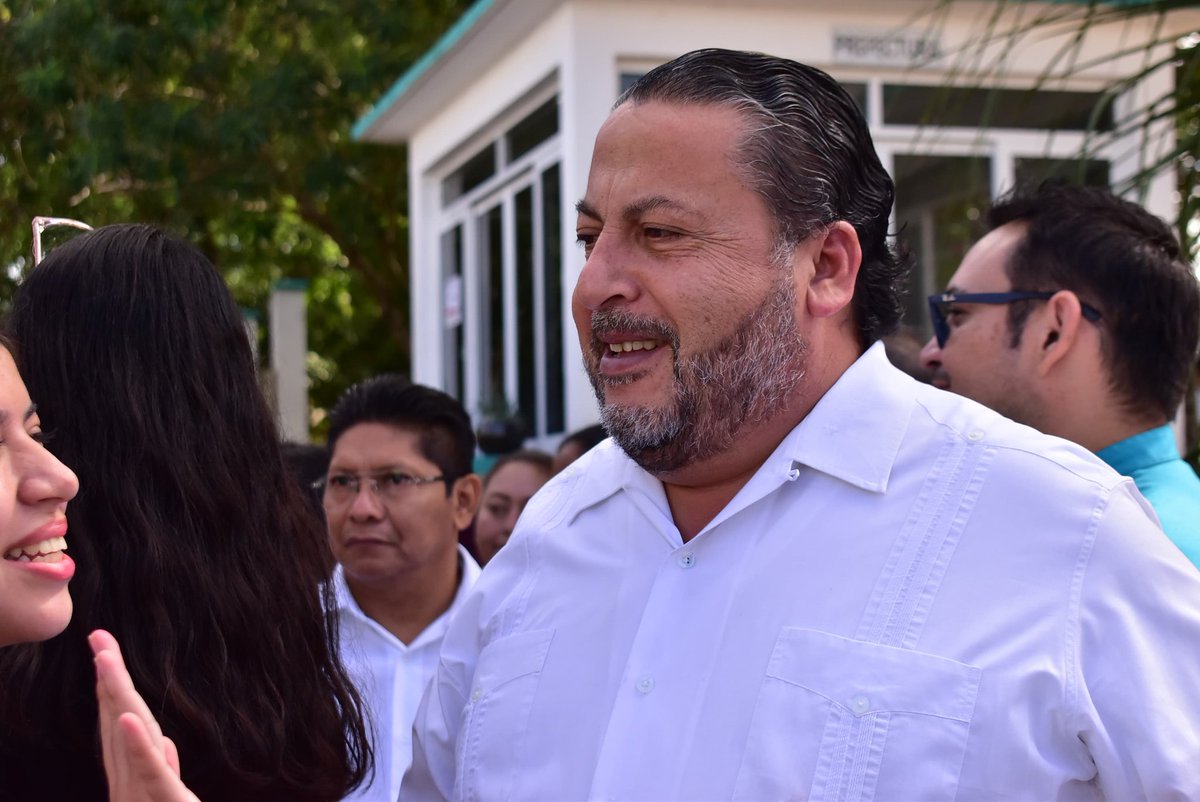 cancunurbano's tweet photo. Regidor de Cancún se cuelga de los apoyos de la pensión del Bienestar y presume que abuelitos recibirán 12 mil pesos 🛑👇

El mismo concejal no quiso ayudar a los adultos mayores en noviembre del año pasado.

El regidor Sanén, mismo que se negó ayudar a los adultos mayores en años pasados, hoy presume que abuelitos de Cancún recibirán 12 mil pesos por el apoyo brindado por el gobierno federal.

Durante un comunicado emitido por su área de comunicación social, Sanén enfatizó que los abuelitos estén pendientes para que cobren ese dinero.

Cabe destacar que Sanen ha estado utilizando los programas sociales para darse publicidad, esto ante la cercanía de la temporada electoral.

Pero que fue lo que ocurrió cuando adultos mayores le pidieron el apoyo el año pasado

Jorge Sanen se negó a recibirlos y a ayudarles a encontrar una solución a una problemática que tuvieron respecto a la entrega de apoyos del INAPAM.