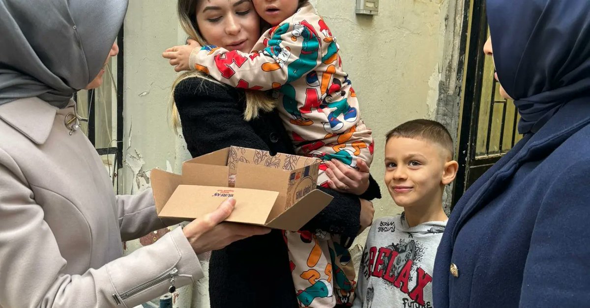 Halkla İlişkiler Başkanımız Erkan ŞEN, İlçe Yöneticilerimiz , Kadın Kollarımız ile Odun Depoları Bölgesinde Çat Kapı Ev Ziyaretleri ve de Esnaflarımıza ziyarette bulunduk

Vatandaşlarımızla konuşmak  ve gönüllerindeki yerimizi daha da güçlendirmek arzusundayız.
Hem dinliyoruz hem