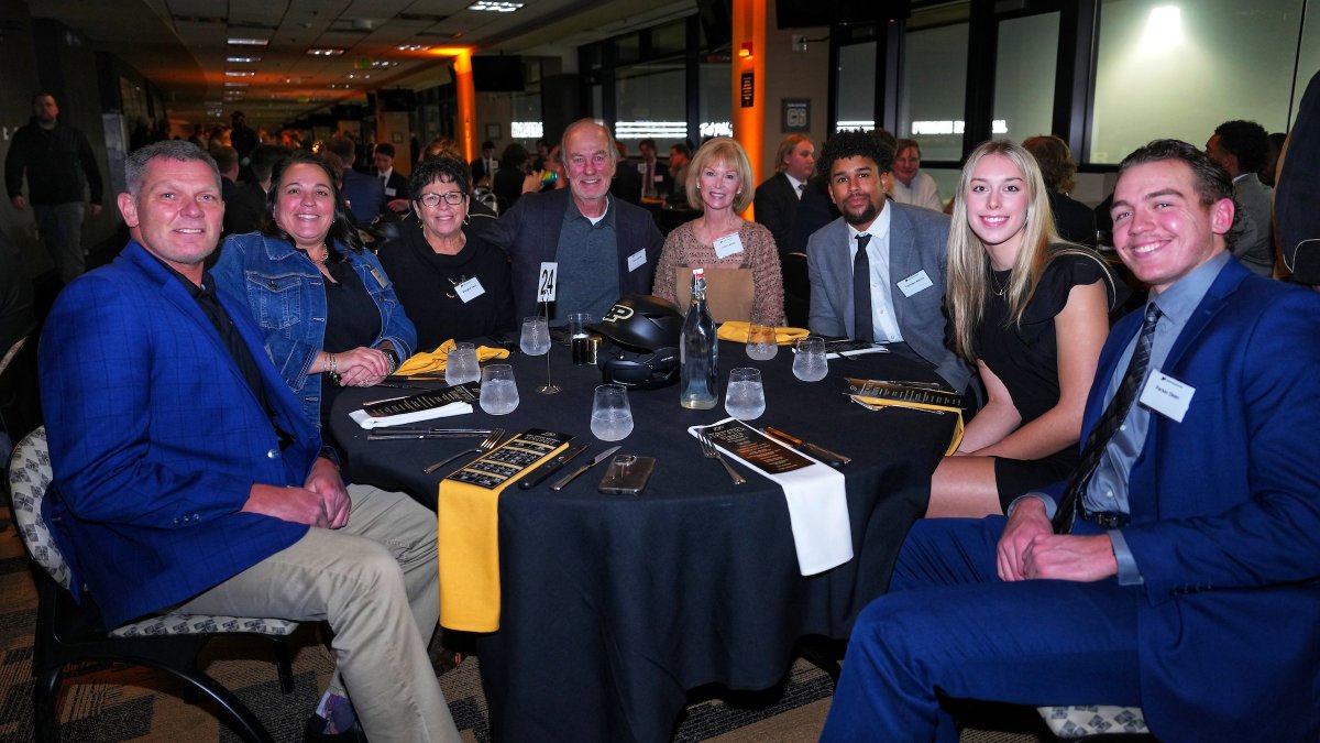 The First Pitch Dinner was another Friday night success. Blessed to fill the room in the Ross-Ade Stadium suite level again. #BoilerUp

📸 Exposure Gallery: boile.rs/FPDpics24
