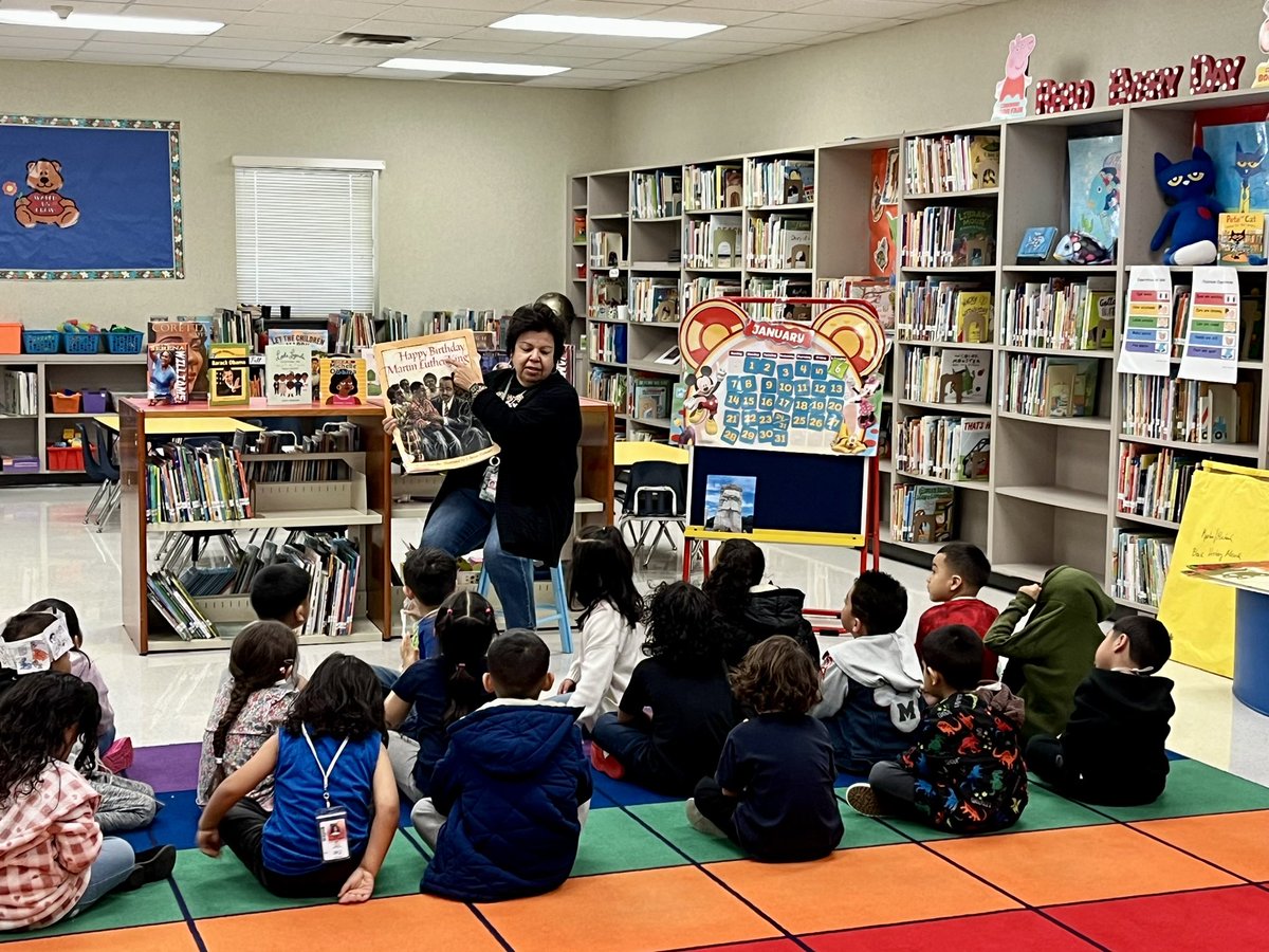 Happy Retirement, Felicia Flores! The library team and @Hinojosa_AISD will miss you. Thanks for all your years of library love. ❤️ @AldineISD