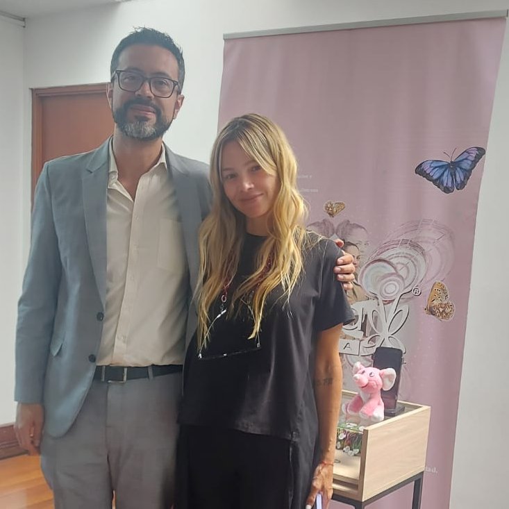 #Agenda | El viceministro de Política Criminal, Camilo Umaña y <a href="/Johana_Bahamon/">Johana Bahamón</a>, representante de <a href="/Accion_Interna/">Fundación Acción Interna</a>, se reunieron para hablar sobre los avances del piloto de la Ley de Utilidad Pública relacionada con el proceso de reinserción de las mujeres pospenadas. 1/2🧵