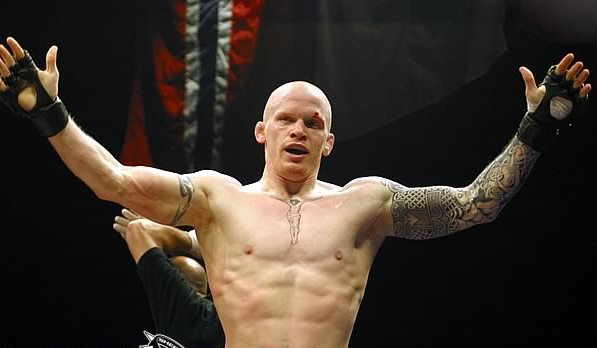Haduuuucken's tweet photo. Thread of Joachim "Hellboy" Hansen and his KO's with the knee. https://t.co/8nyCGm1Aj8