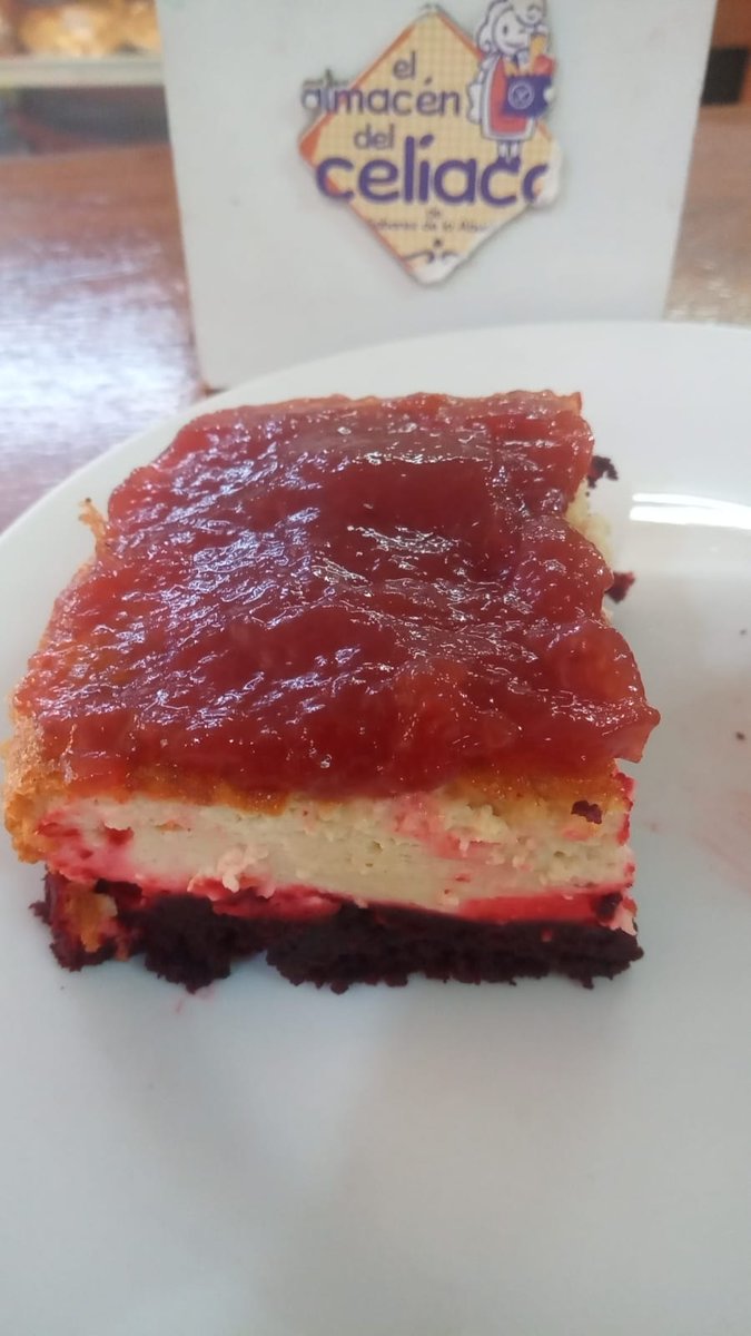 LilileGonzalez's tweet image. Red velvet brownie cheesecake con mermelada de frutilla 😍
#singluten 

Guapita estuve esta tarde 🤗

#Repostera 😉