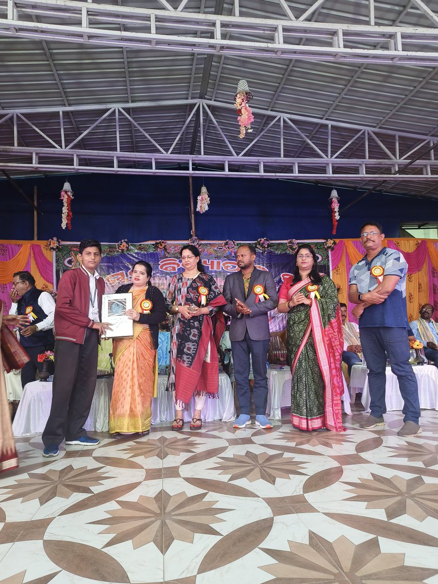 BiswambharPuri's tweet photo. Our Annual Day- Unmesha has been celebrated today for the year 2023-24 with utmost jubilation.
#unmesh #annualday #celebration #dance #song #roleplay #award #reward #fun https://t.co/AIEBosbhEh