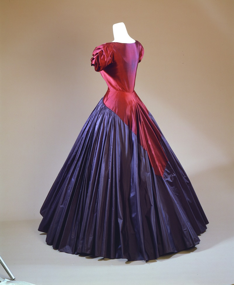 WomensArtForAll's tweet photo. I am currently studying Madame Grès and her 1940-70 design house. Her work is lovely and draped. Other pieces are not worked so intensely, but these are the ones that I most enjoyed. https://t.co/Kd4P9MIbuW