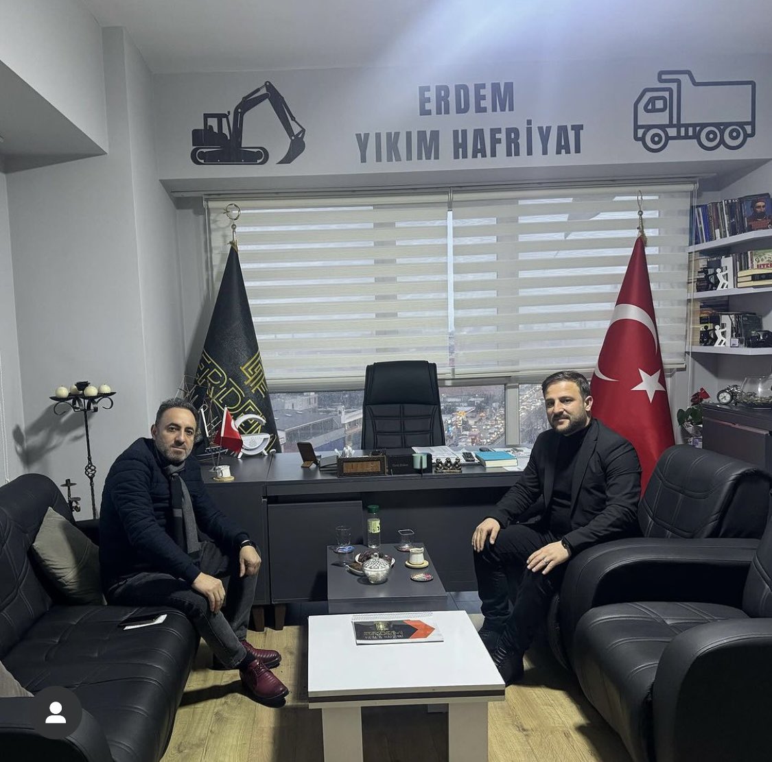 abdurrahman_ada's tweet photo. Meclis üyemiz Sinop eşrafından Erdem Yıkım Harfiyat sahibi kardeşim Tarık Erdem’i umre dönüşü ziyaret ederek tebrikleştik. İlgi ve alakası için kardeşime teşekkür ediyorum. #birliktegüzel #kardeşçe #abdurrahmanada #kardef #eskardef #esenyurt #barışvekardeşlikşehri #yenidenesenyurt #yenidenistanbul @hamit_oncu @murat_kurum