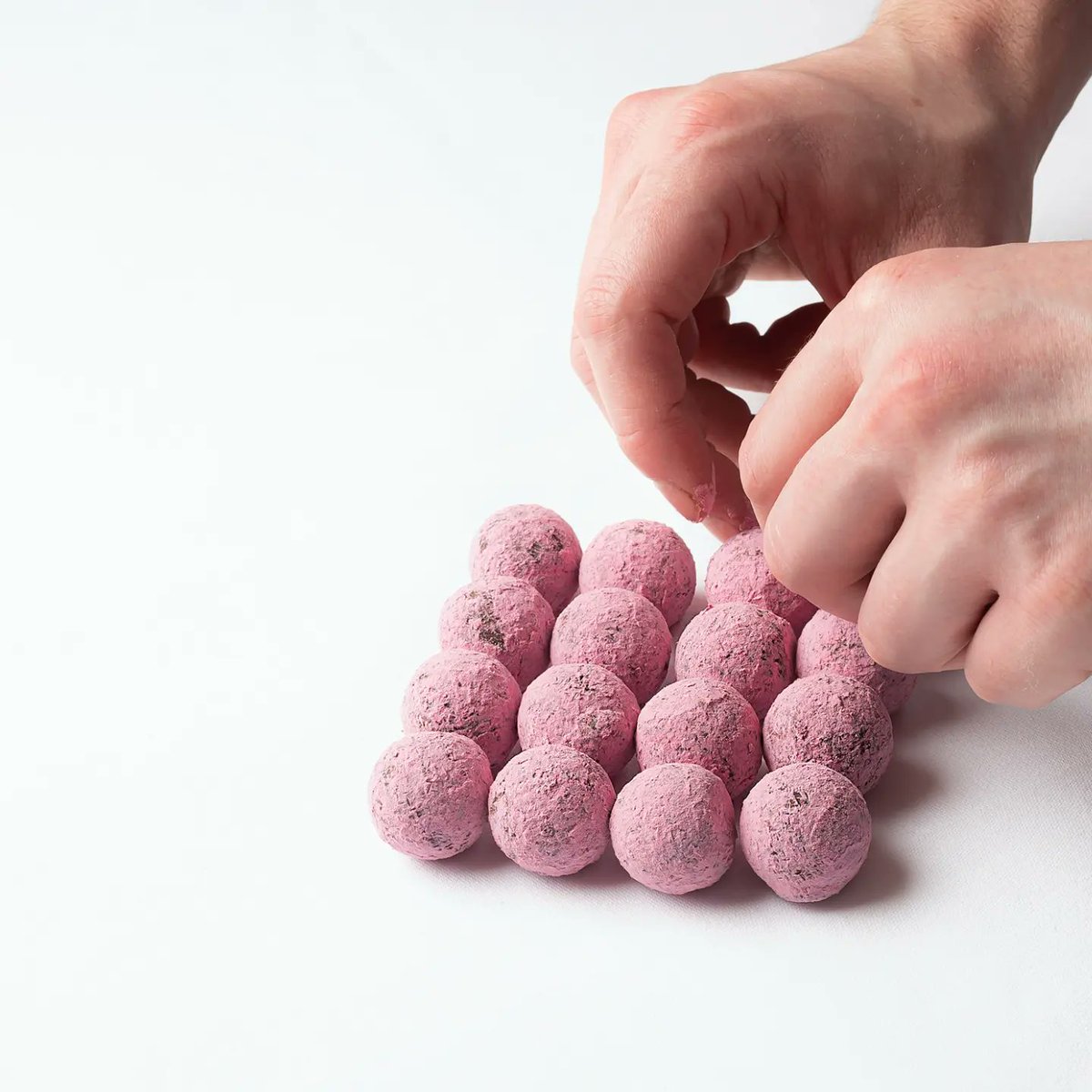 chef_erikVdV's tweet image. With Valentines day nearing, here is the recipe of my signature champagne truffles to impress your partner with 😉

Let me know how you get on 🤟

#champagnetruffle #valentinechocolate #ValentinesDay #chocolatetruffles