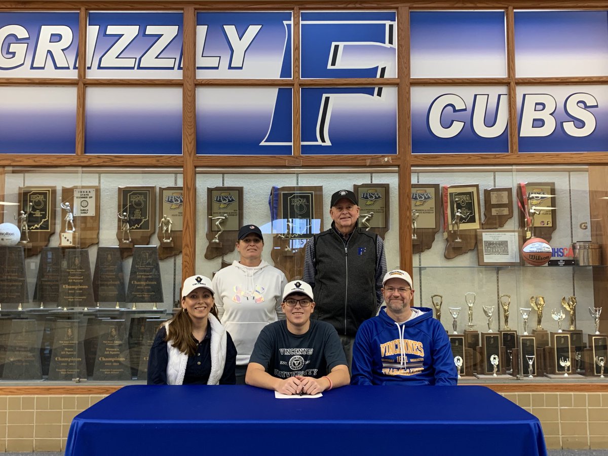 Congratulations to Kadin Gibson on his commitment to Vincennes University to continue his academic and golf career! ⁦@VinUniAthletics⁩