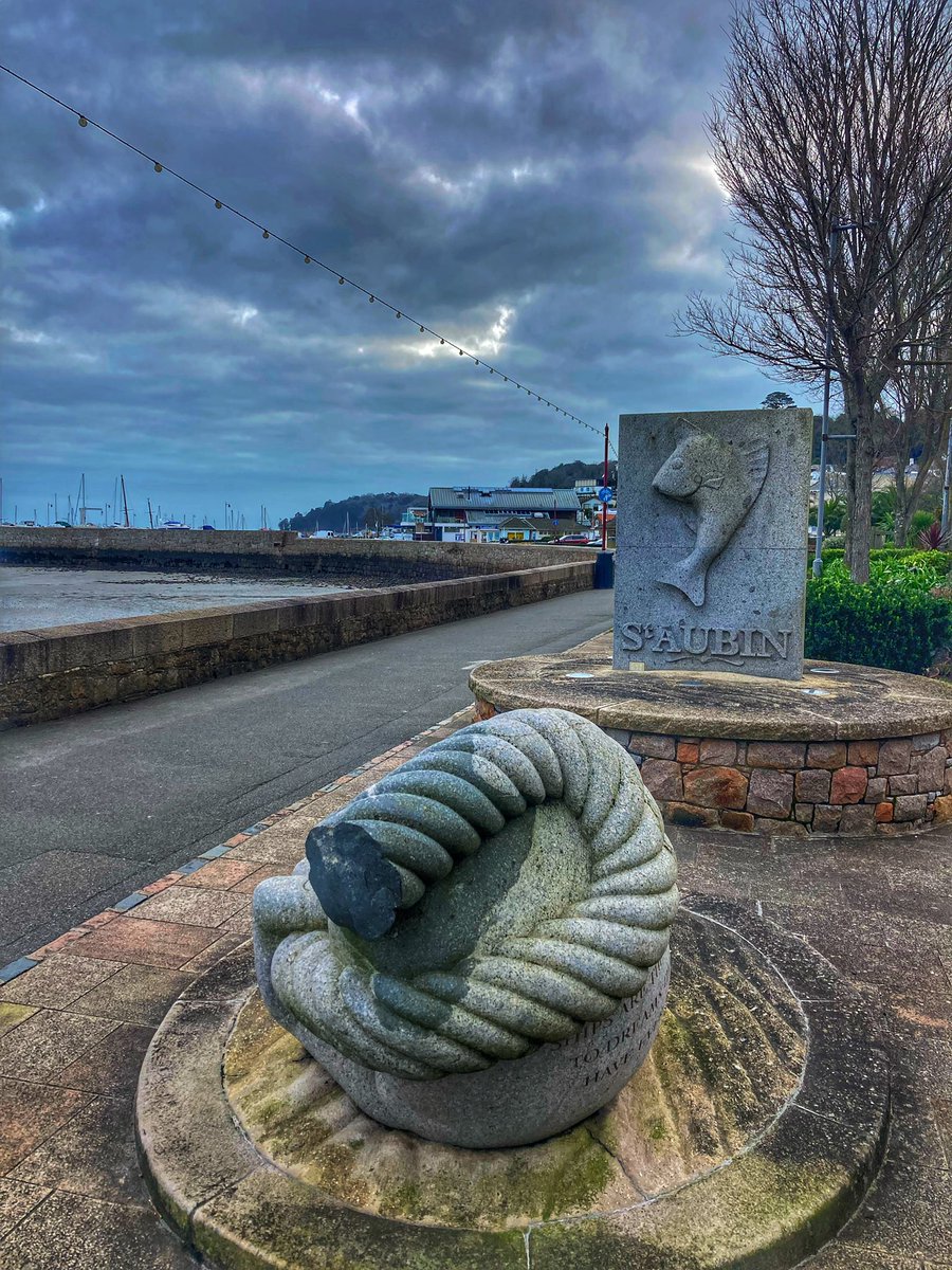 helsvarc's tweet photo. Work whistle stop tour in Jersey ๐ฏ๐ช๐ฌ took the runners for some long jogging ๐๐ผโโ๏ธ๐คฉ
#runningtour
#ChannelIslands #crewlife https://t.co/gvAwtUBwH9