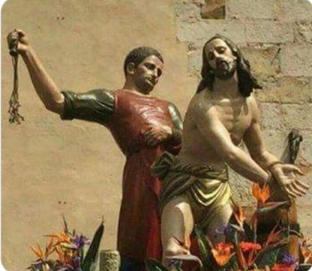 VayekanadeAlba's tweet photo. A ver, capillitas babosos...
Lo que es más gay que incluso la mayoría de vosotros, es esta estatua dando por culo, con evidente placer, del muñeco que toma.
Casi me pone hasta a mí...
Follad un poco más y dejad de joder. #Capillitas https://t.co/45DZBjnaBv