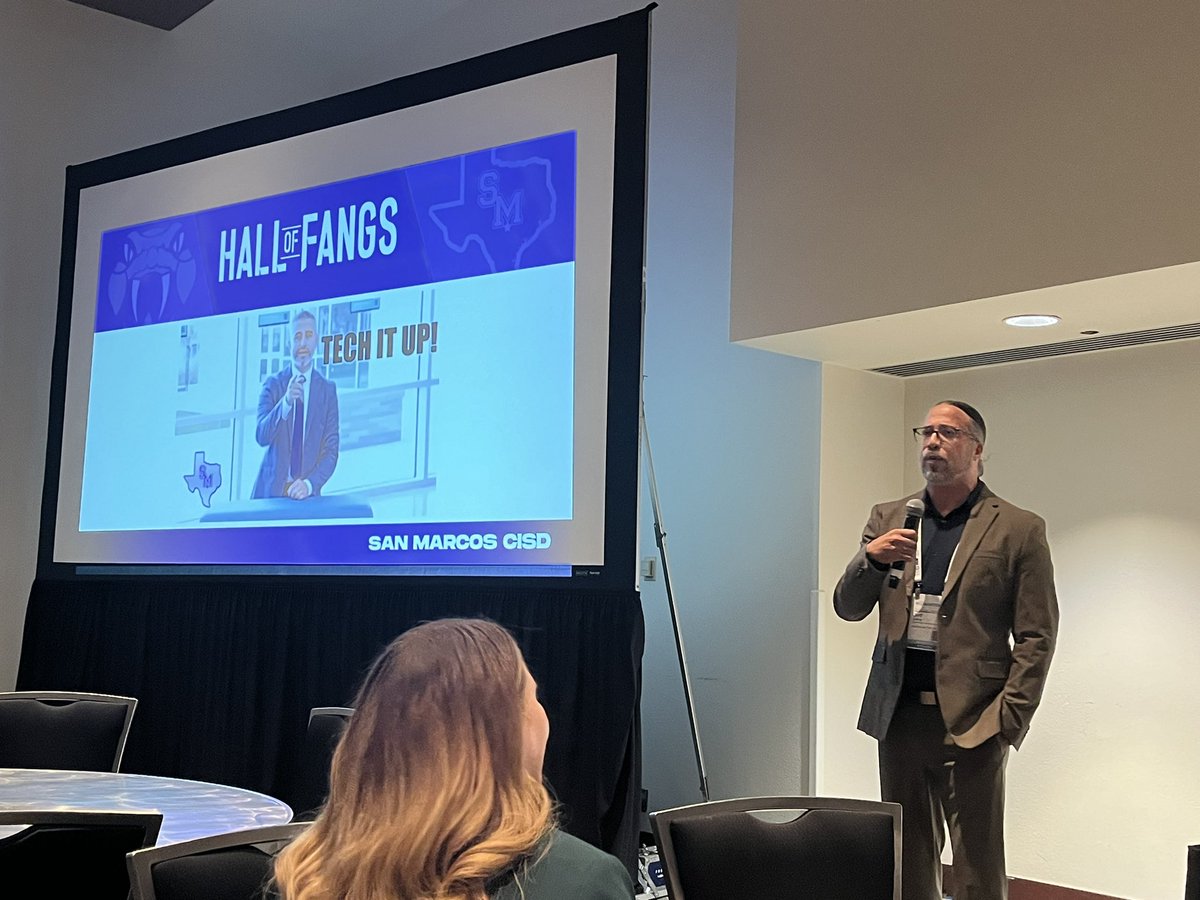 analeasa's tweet photo. Wonderful presentation of #HallOfFangs by @SMCISDInnovates! https://t.co/qYtVeGStIJ