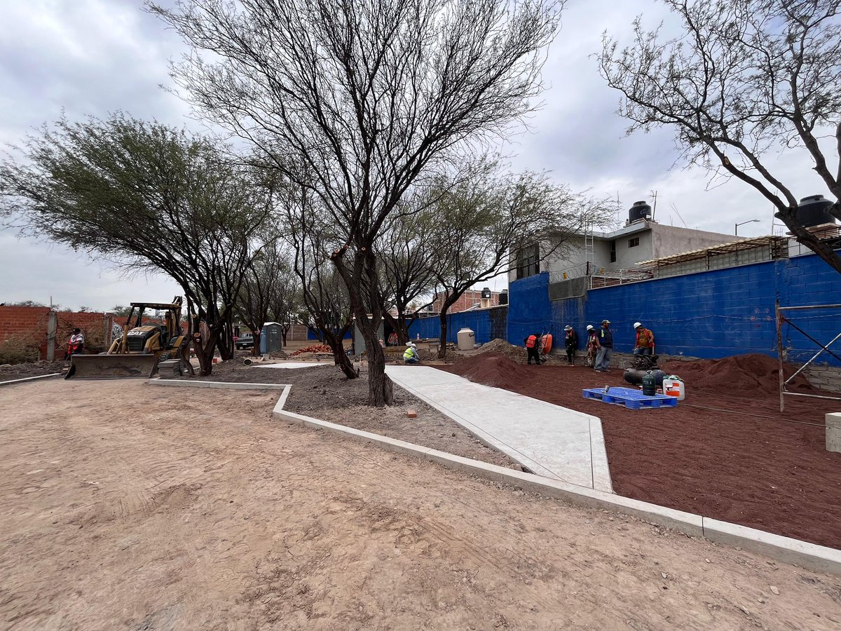 municipio_leon's tweet photo. @AleGutierrez_mx @DGOP_Leon @JaredGonzalezMX @pparticipaleon @fidocleon @Seguridad_Leon @AllanLeon_ Para cerrar supervisamos el Espacio Público Alameda de la Presa, obra seleccionada por los leoneses con Participa León 2023. Con una inversión de 1 millón 853 mil pesos, esta obra está al 70% de su ejecución, brindando un nuevo espacio para el disfrute de toda la comunidad. https://t.co/N5TnTwelYA