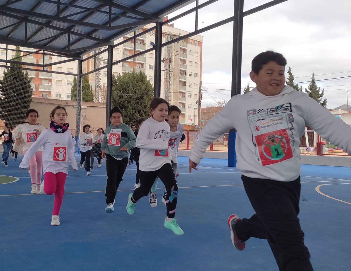 PintorSorolla's tweet photo. ÉXITO DE UNA NUEVA EDICIÓN DE LA CARRERA SOLIDARIA SAVE THE CHILDREN
@EducacionSave
@SaveChildrenEs
Hoy hemos corrido por todos aquellos niños y niñas que no pueden correr en todo el mundo
#EducandoEnIgualdad
#DiaEscolarDeLaNoViolenciaYLaPaz
 https://t.co/TwHy8YPI40 https://t.co/mymLK90czY