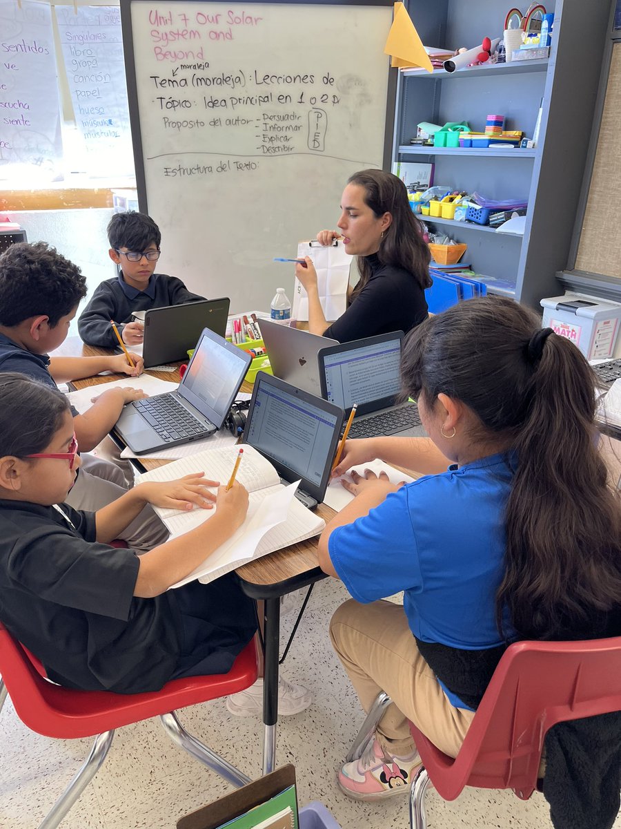 At @JNB_Eagles, teacher collaboration is one of our key levers to achieving student success. Ms. Oliva, Ms. Martinez and Ms. Cepeda collaborate to support this class and deliver differentiated instruction through small group instruction! @ACEDallasISD @VeltHutchins @TeamDallasISD