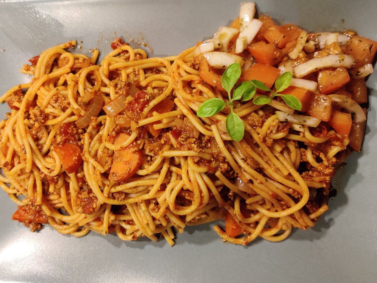 Warmyone's tweet photo. Vagan Spagetti Bolognese https://t.co/gpLFoffot7