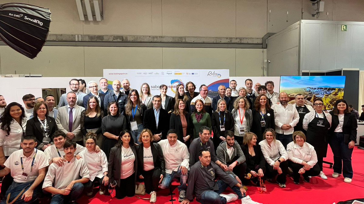 angiemorenoram's tweet photo. Sevilla se presenta en la XXII edición de @madridfusion con una oferta gastronómica de primera.
Acompañamos a otros 17 destinos uniendo nuestro potencial en el stand de @SaboreaEspana
#TastingSevilla
#PassionForFood https://t.co/CPT0wVGkDR